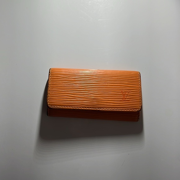 Louis Vuitton Orange Epi 4 key holder - Picture 4 of 12